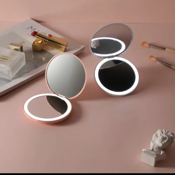 🆕 Rechargeable LED Makeup Compact 🪞🪞🪞 - Picture 3 of 11